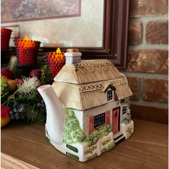 Rare Vintage Porcelain House
Shape Tea Pot - Picture 3 of 7